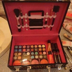 Carry All Makeup Train Case with Pro Makeup Set Makeup Brushes Lipsticks